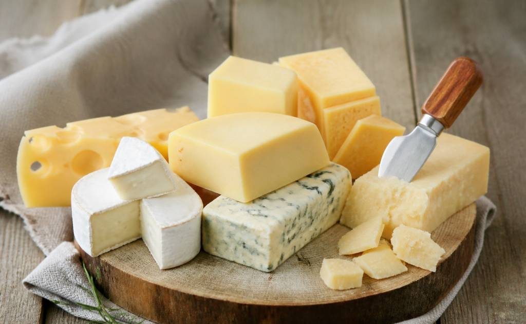 40 fromages listeria : quels sont les produits concernés et comment réagir