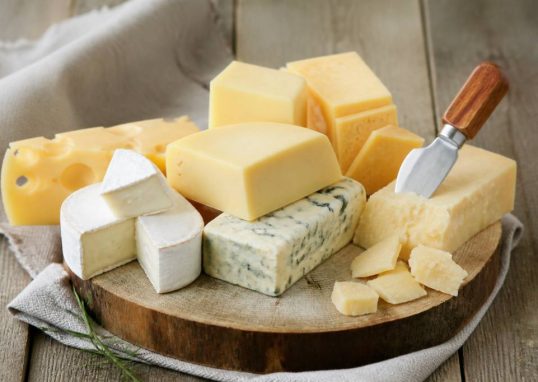 40 fromages listeria : quels sont les produits concernés et comment réagir