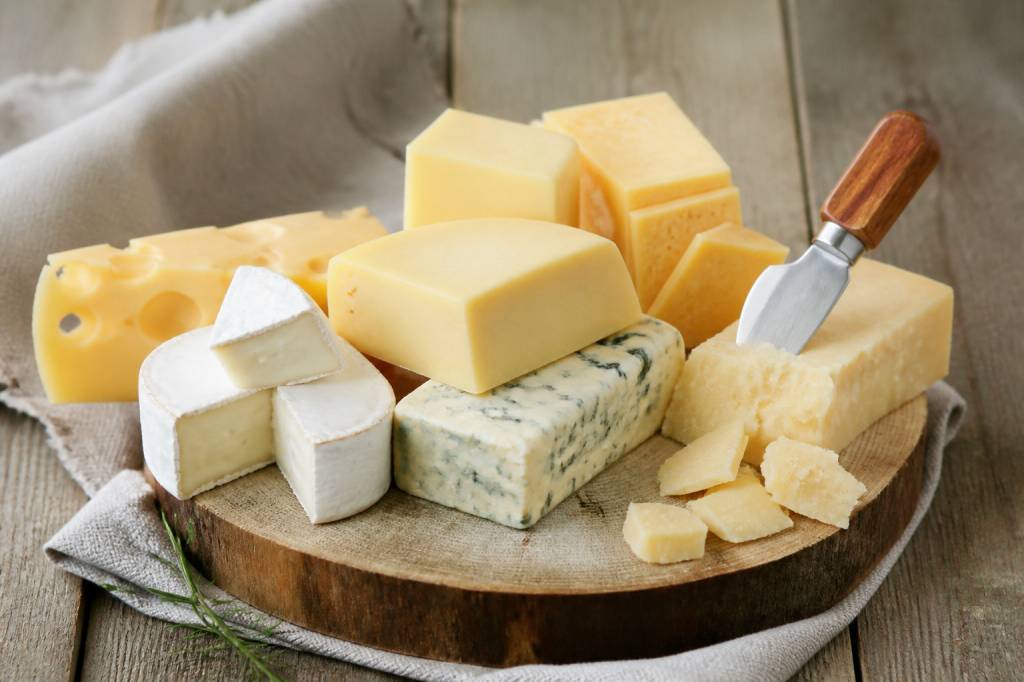 40 fromages listeria : quels sont les produits concernés et comment réagir