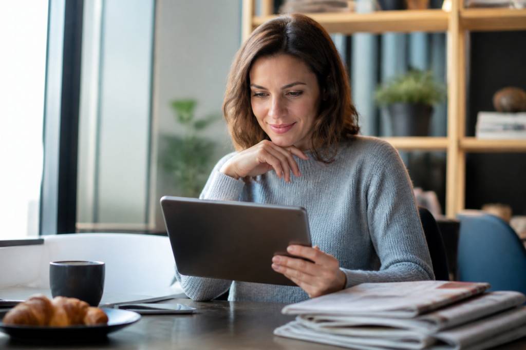 Bouquet presse : comment choisir la meilleure offre pour lire toute l’actualité