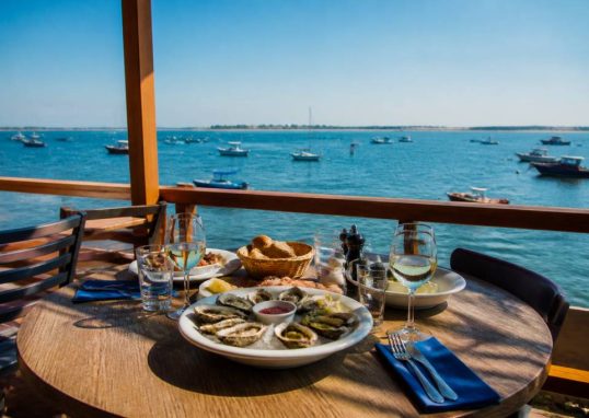 Bon restaurant Arcachon : nos meilleures adresses pour se régaler au bord du bassin