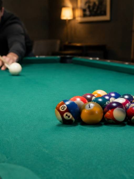 Découvrir le 8 ball billiards et ses règles essentielles