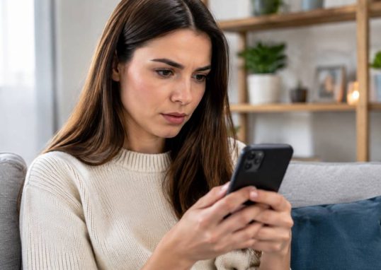 73216 sms : comment identifier l’origine d’un message inconnu
