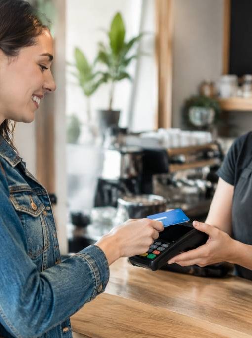 Frais de carte bancaire pour les commerçants : comment les réduire ?